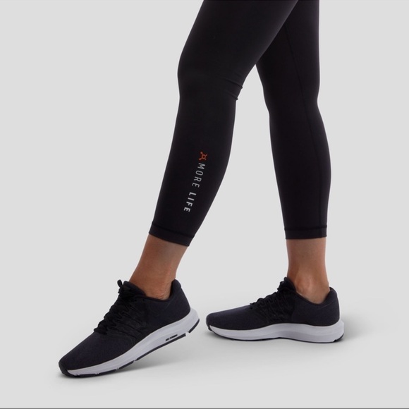 NWT Lululemon X OrangeTheory Wunder Under 25” Sz 4 - Picture 2 of 4